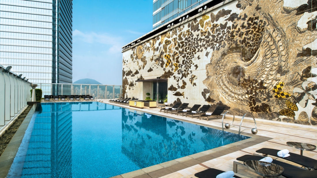 The heated swimming pool is open all year round 